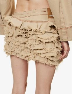Jacquemus La Jupe De Nîmes Artichaut Ruffled Organic Denim Mini Skirt -Mode Charm Shop R04107879 BEIGETERRACOTTA ALT04