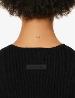 ESSENTIALS Sport Slim-fit Knitted Top 11 ESSENTIALS Sport Slim-fit Knitted Top -Mode Charm Shop R04142430 JETBLACK ALT04